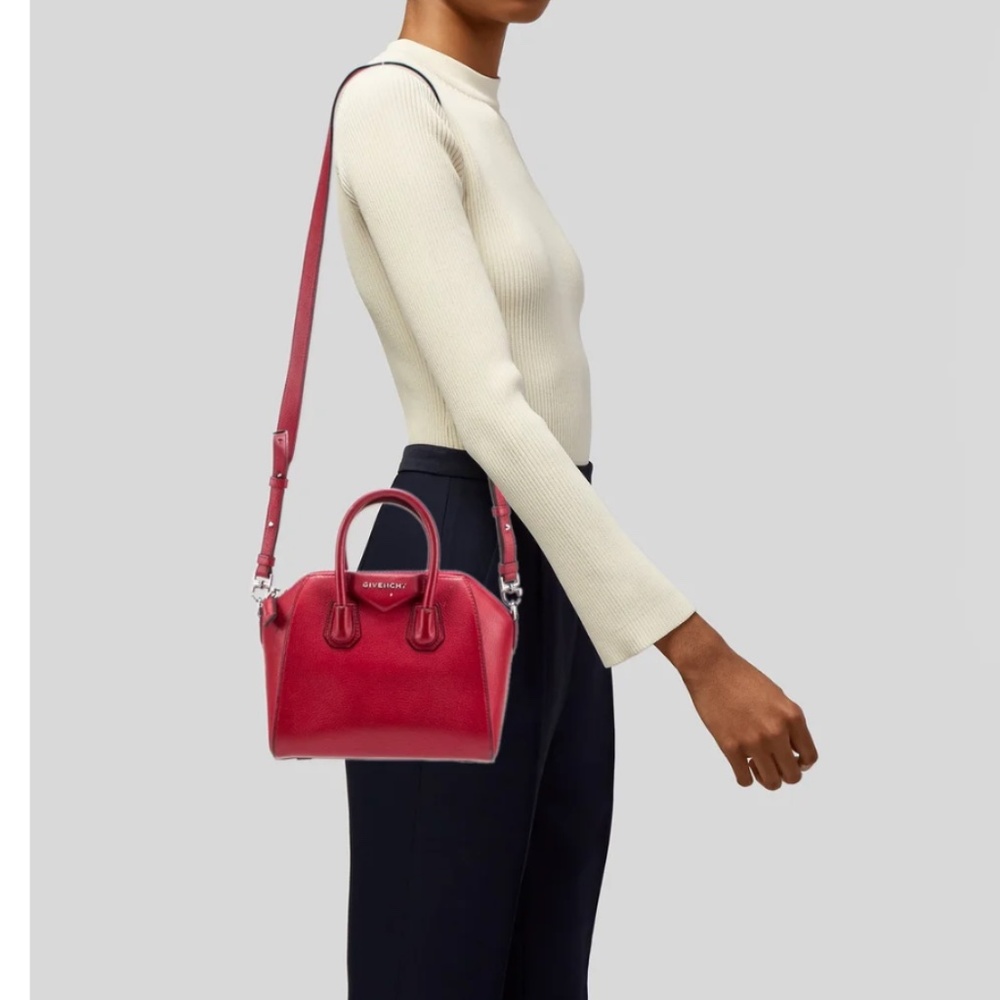 Antigona Mini Top-Handle Bag in Patent Leather